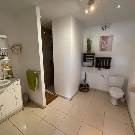 Charmant Logement Avec Piscine Et Jacuzzi Feriehus *